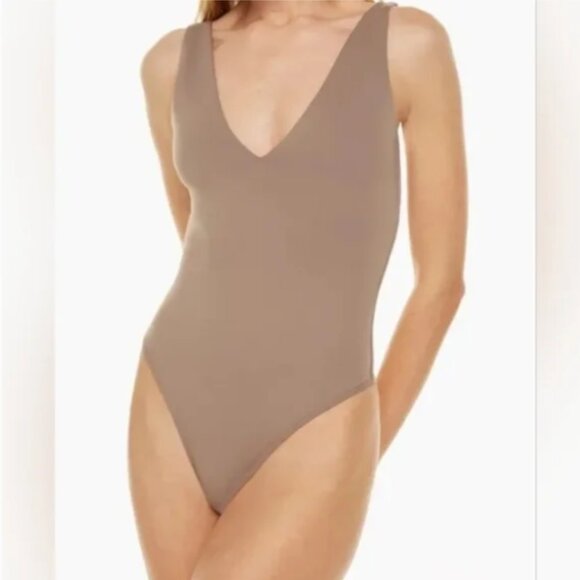 Aritzia | Babaton Contour V-neck bodysuit Taupe | Size 2XS Women's - Picture 2 of 15